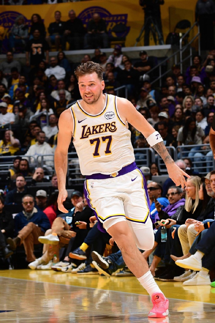 九游-东契奇七十三分视频回放